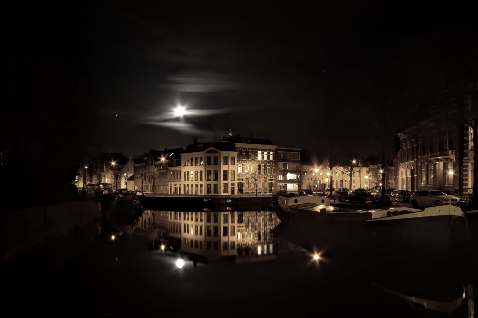 Sony SLT-A58 sample photo. Cc0, groningen, lights, mirror photography