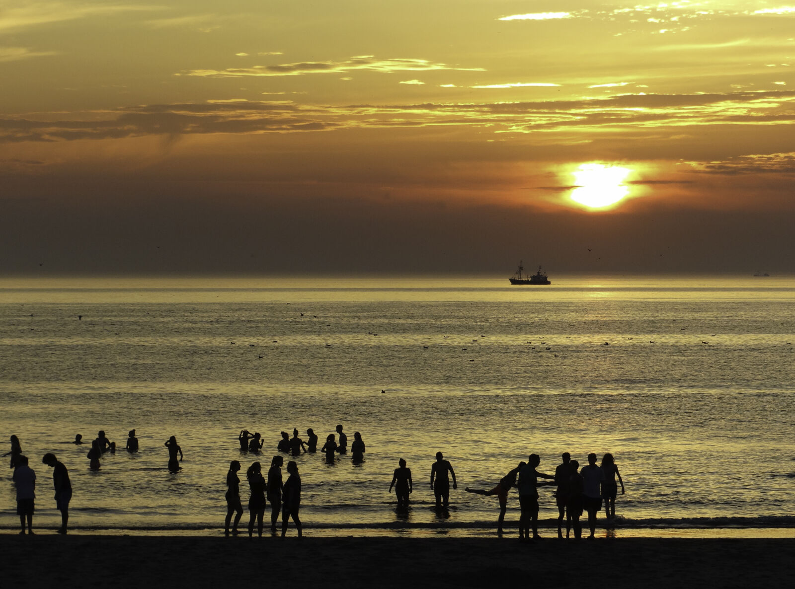 Sony Cyber-shot DSC-HX300 sample photo. Beach, north, sea, people photography