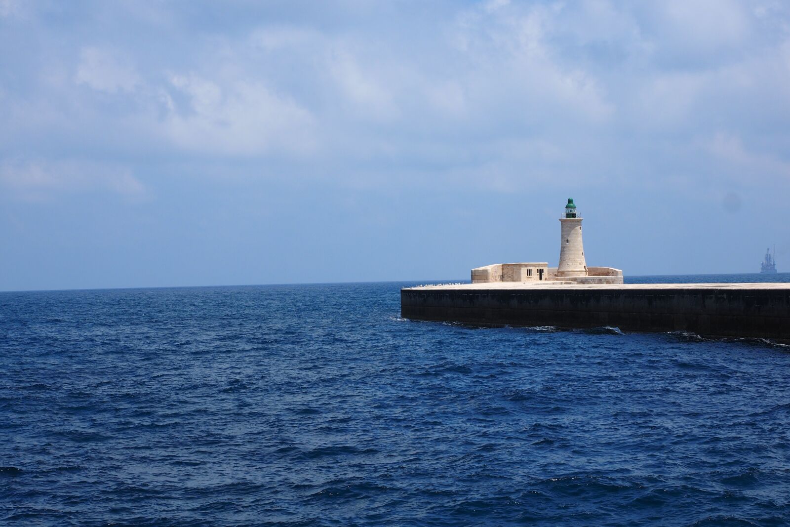 Olympus OM-D E-M1 + Olympus M.Zuiko Digital ED 12-40mm F2.8 Pro sample photo. Valleta, lighthouse, sea photography