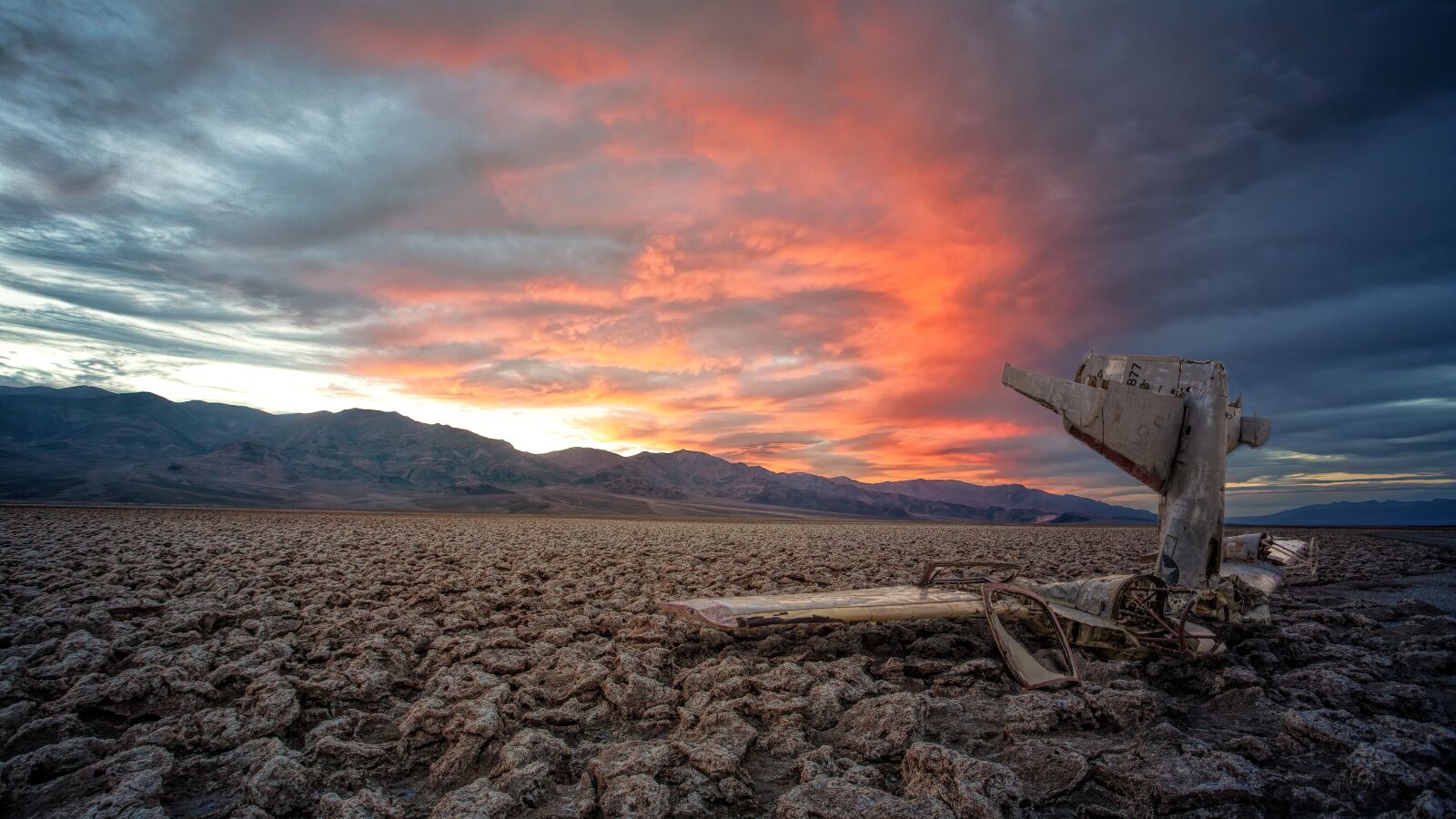 Canon EF 17-40mm F4L USM sample photo. Death valley, sunset, aircraft photography