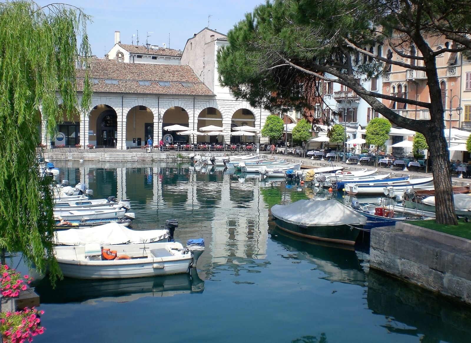 CASIO EX-Z75 sample photo. Small port, italy, garda photography