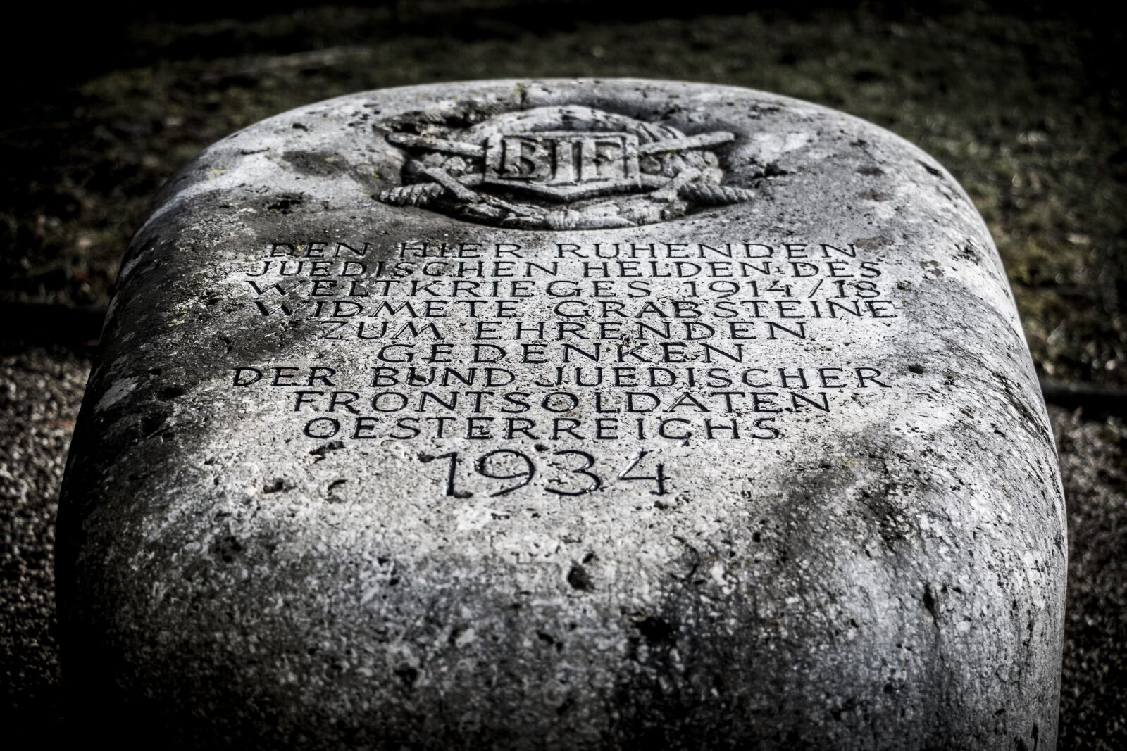 Canon EOS 70D sample photo. Tombstone, old, old cemetery photography