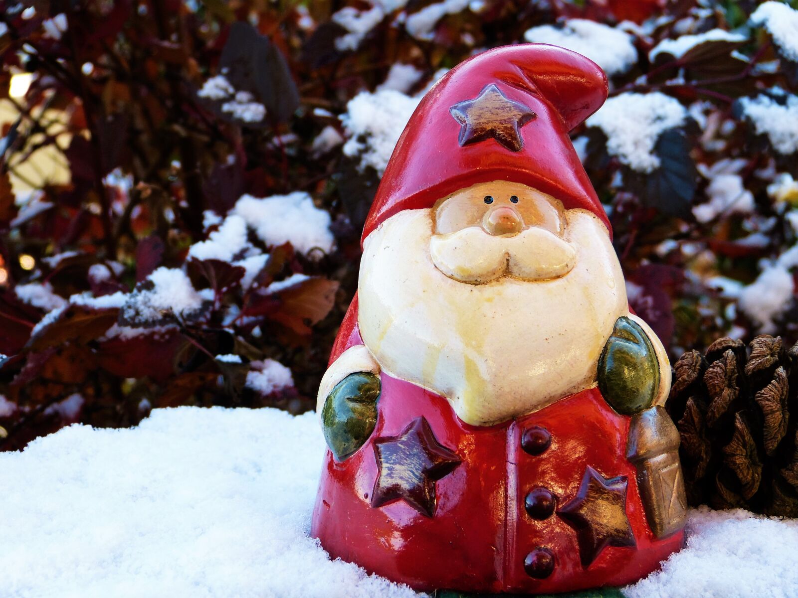 Panasonic Lumix DMC-FZ150 sample photo. Nicholas, snow, advent photography