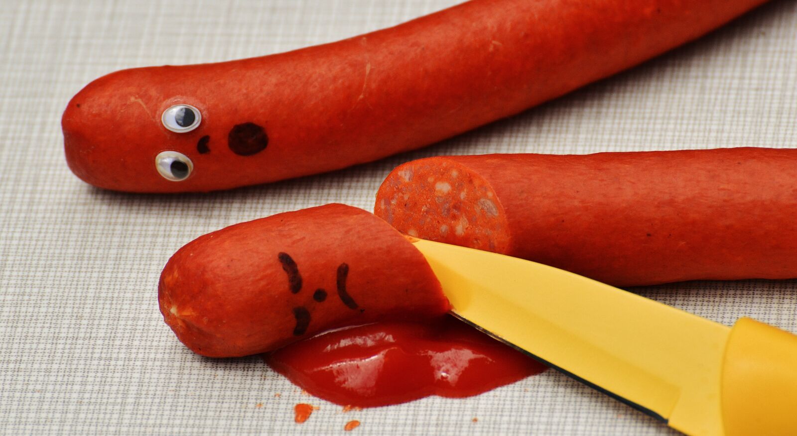 Nikon D3200 sample photo. Sausage, ketchup, murder photography