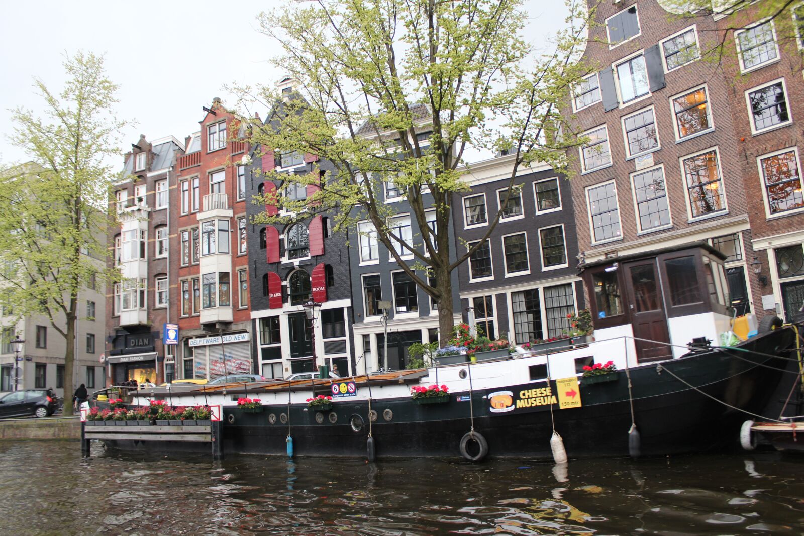 Canon EOS 600D (Rebel EOS T3i / EOS Kiss X5) sample photo. Amsterdam, river, boats photography