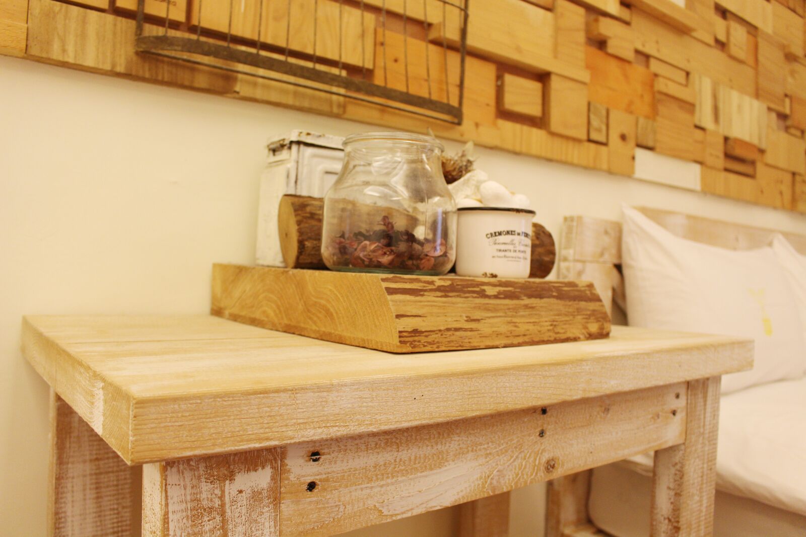 Canon EOS 700D (EOS Rebel T5i / EOS Kiss X7i) sample photo. Bedroom, decoration, room photography