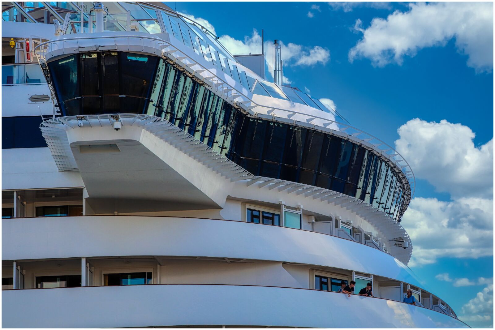 Canon EF75-300mm f/4-5.6 sample photo. Cruise ship, hamburg, ship photography