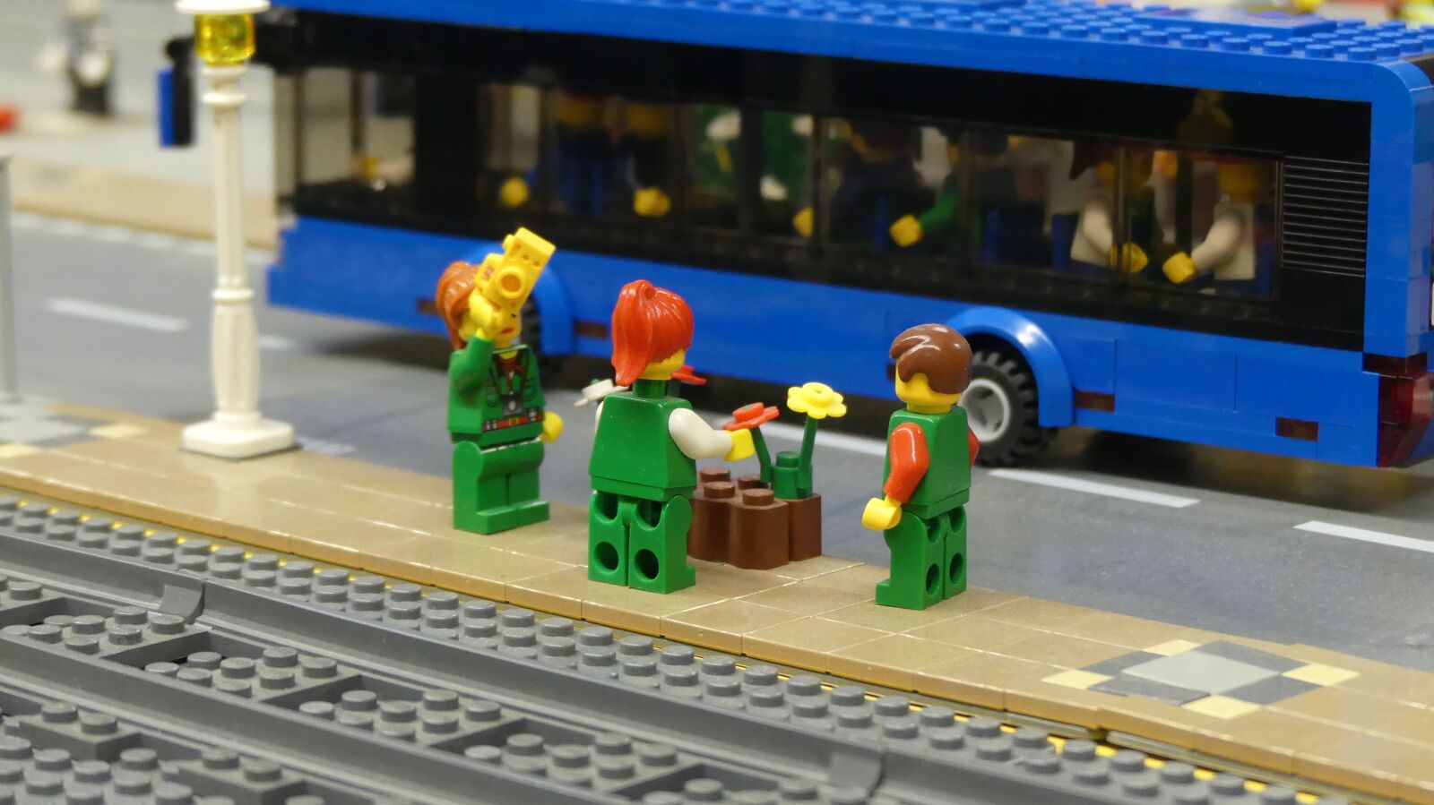 Panasonic Lumix DMC-FZ300 sample photo. Lego, bus, city photography