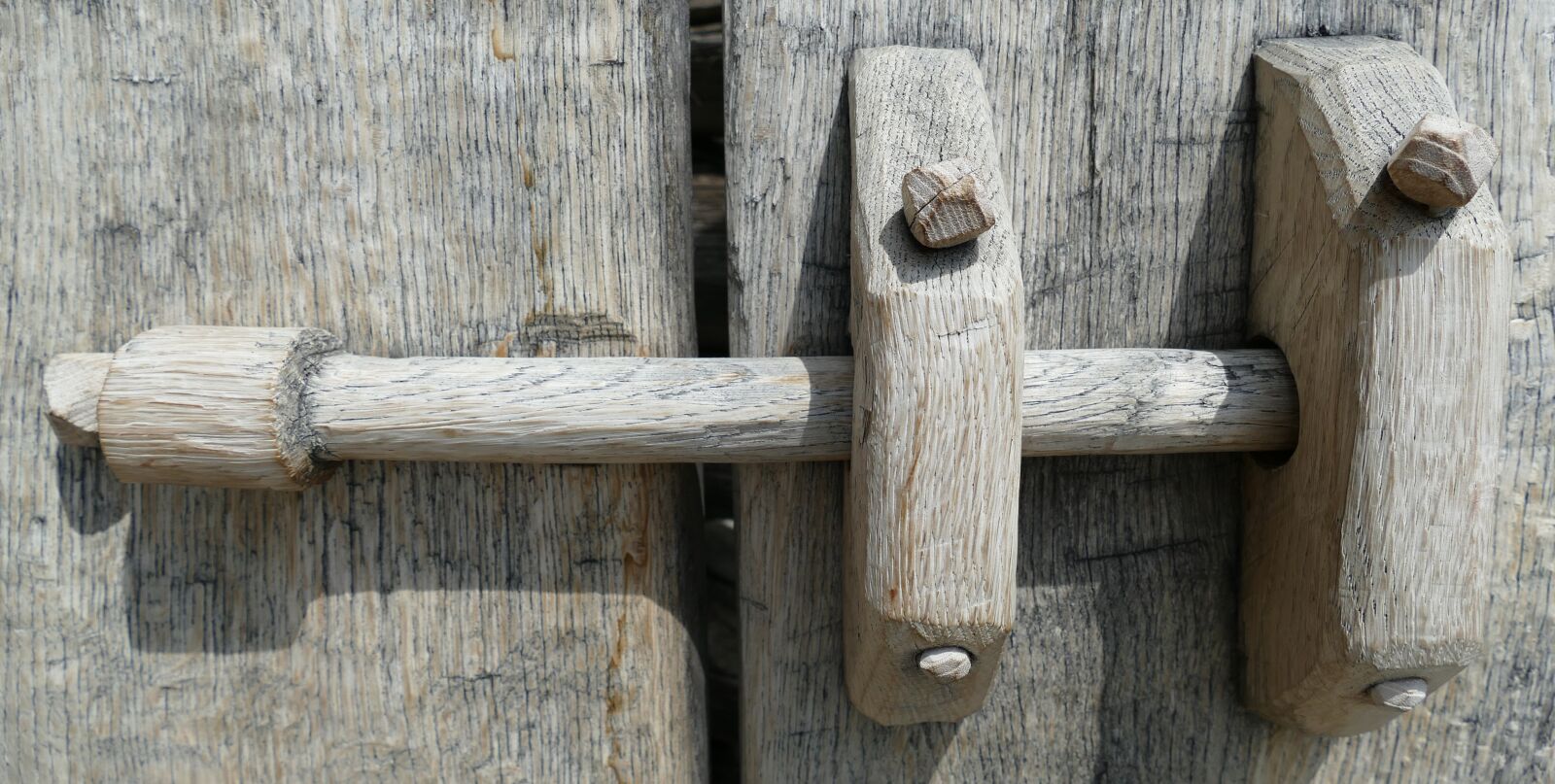 Panasonic Lumix DMC-FZ1000 sample photo. Wood bar, stilt houses photography