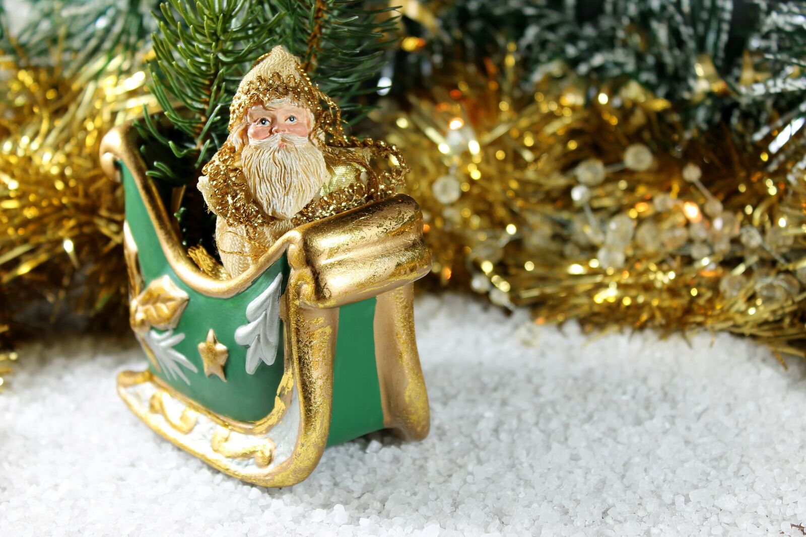 Canon EOS 1100D (EOS Rebel T3 / EOS Kiss X50) sample photo. Santa claus, slide, snow photography
