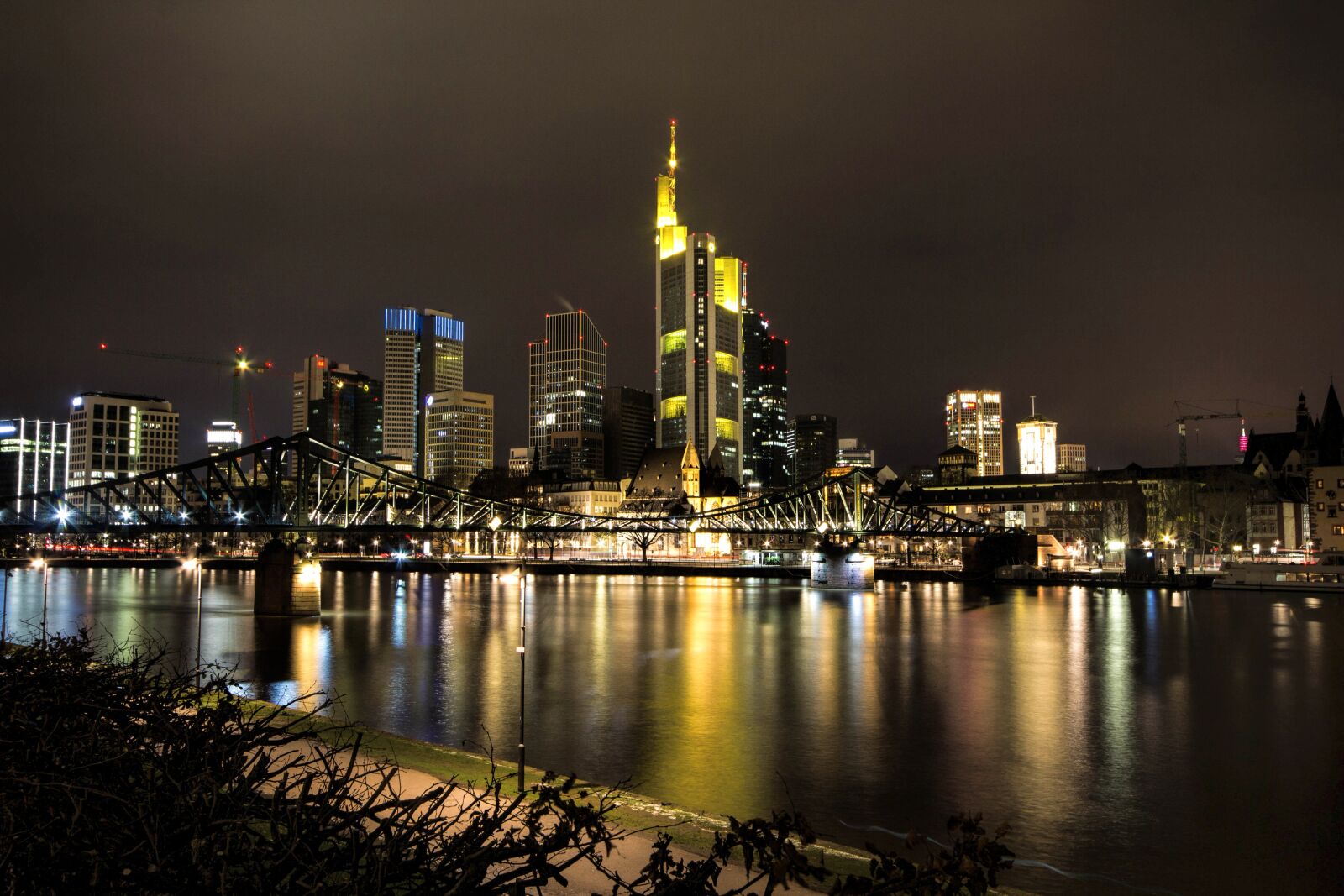 Canon EOS 550D (EOS Rebel T2i / EOS Kiss X4) sample photo. Frankfurt, skyline, n photography