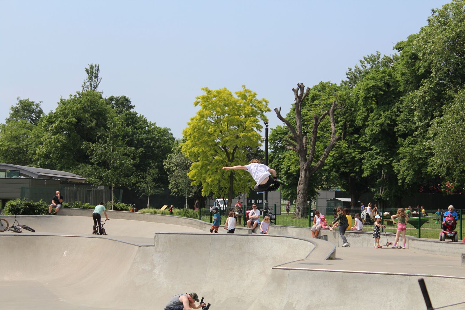 Canon EOS 1200D (EOS Rebel T5 / EOS Kiss X70 / EOS Hi) sample photo. Skater, jump, bowl photography