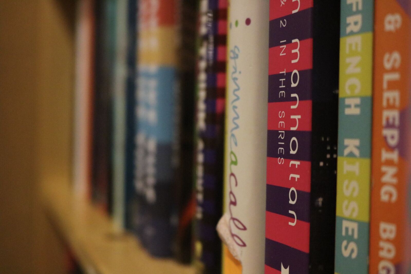 Canon EOS 750D (EOS Rebel T6i / EOS Kiss X8i) sample photo. Book, books, bookshelf, bookstore photography