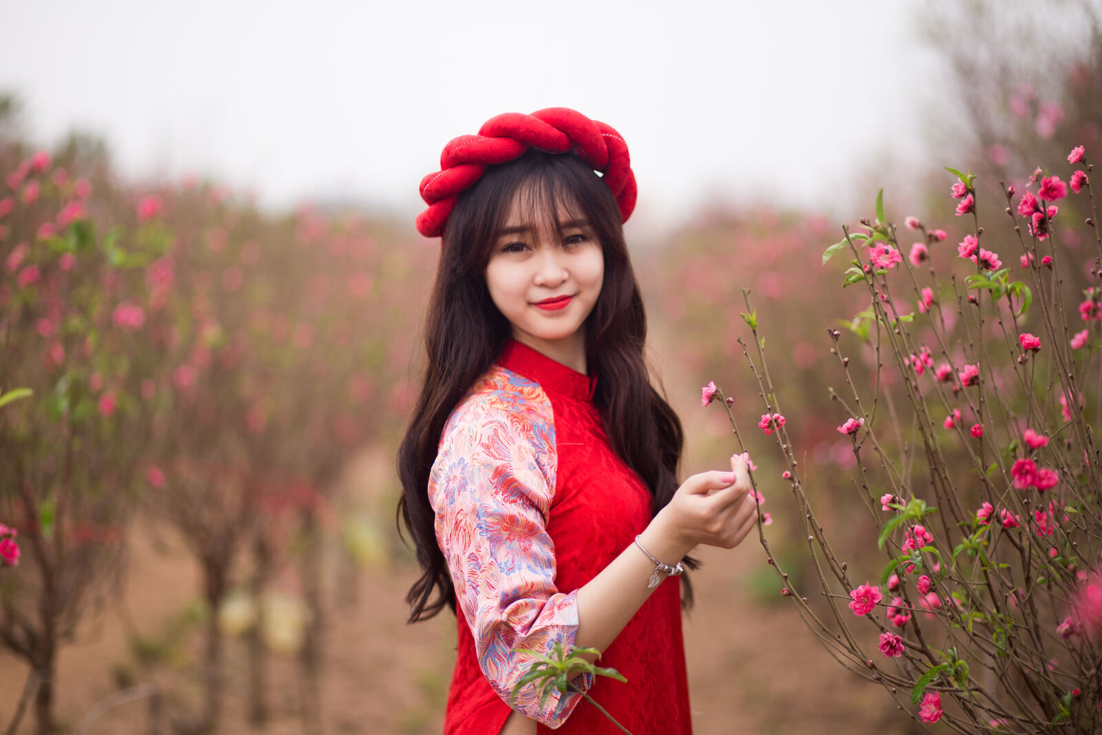 Canon EF 85mm F1.8 USM sample photo. Blossom, girl, smiling, vietnamese photography