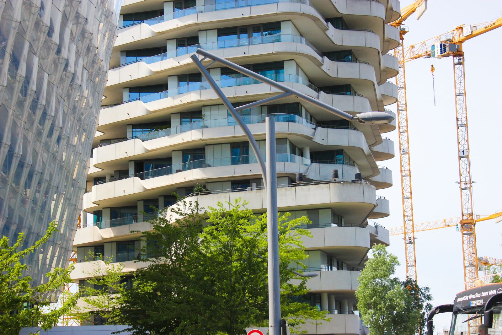 Canon EOS 600D (Rebel EOS T3i / EOS Kiss X5) sample photo. Building, modern, architecture photography