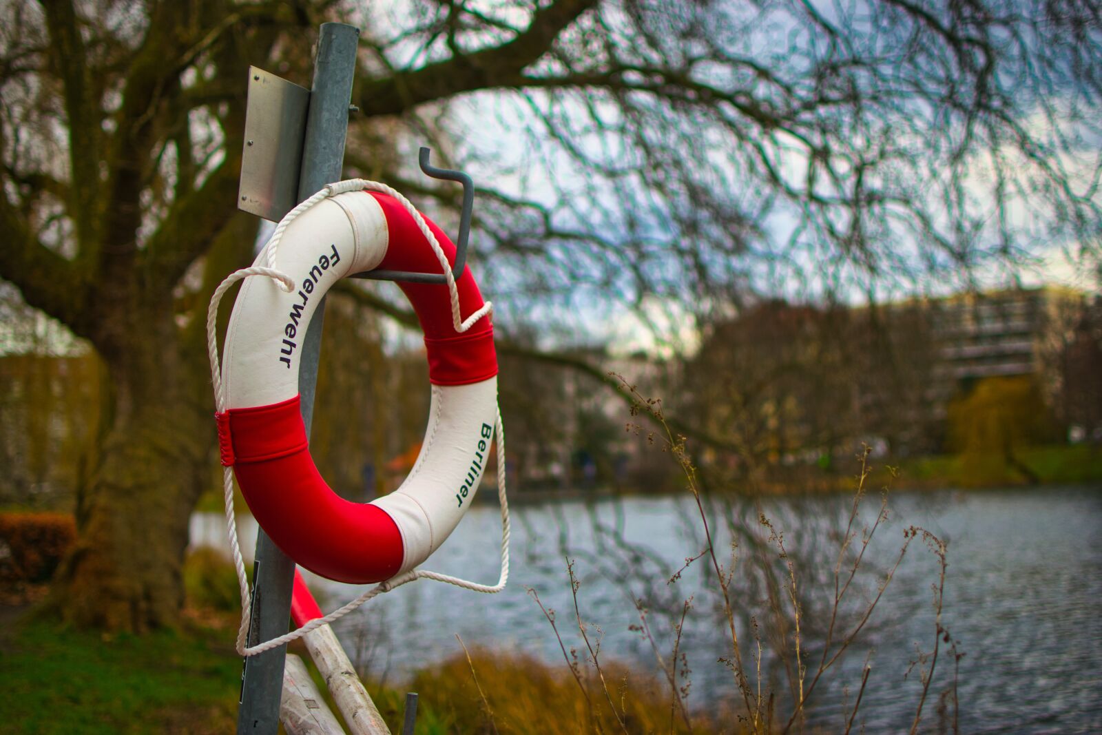 Nikon D5300 sample photo. Lifebelt, help, emergency photography