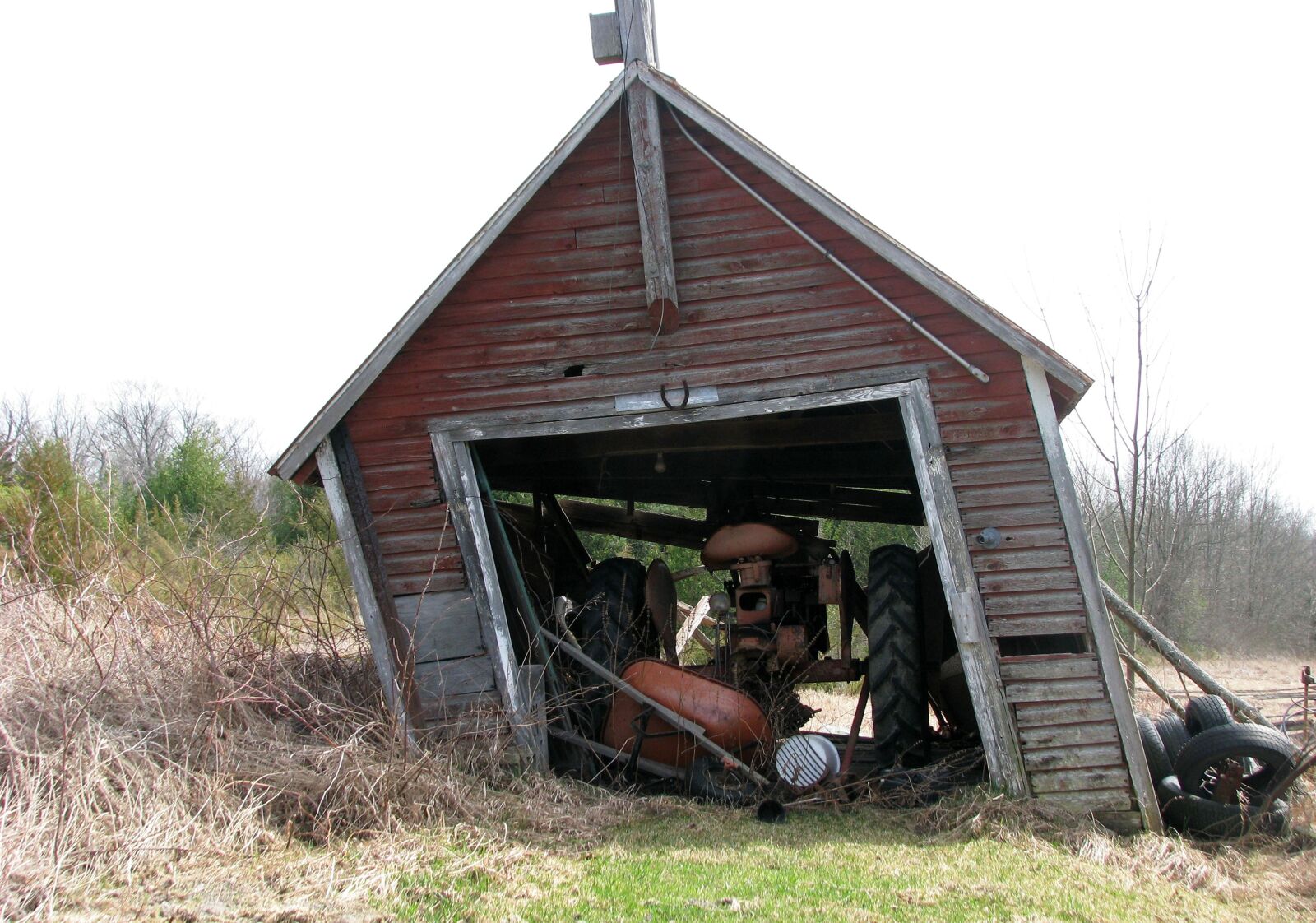 Canon POWERSHOT S5 IS sample photo. Garage, farm, tractor photography