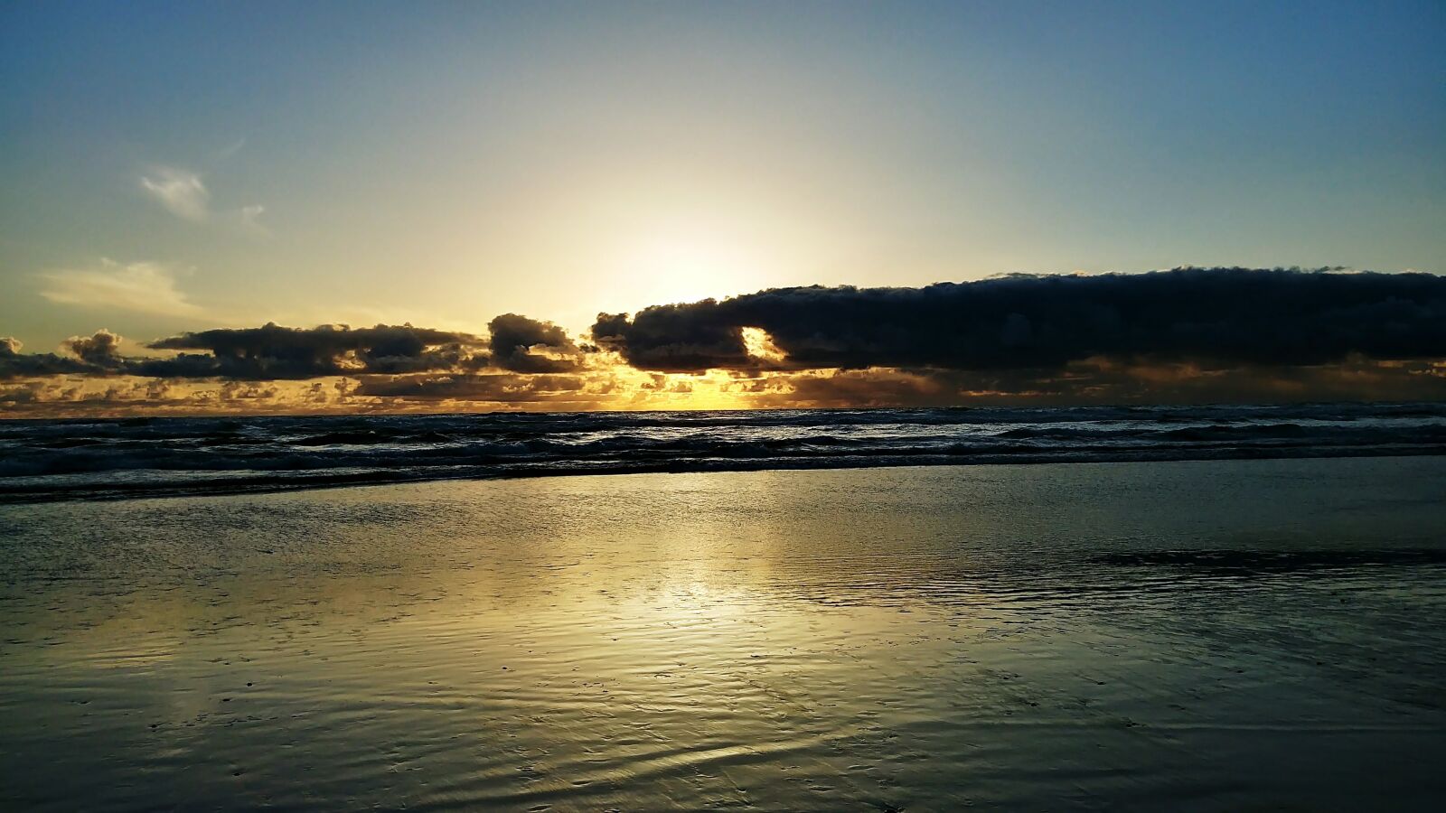 LG G6 sample photo. Sunset, oregon beach, clouds photography
