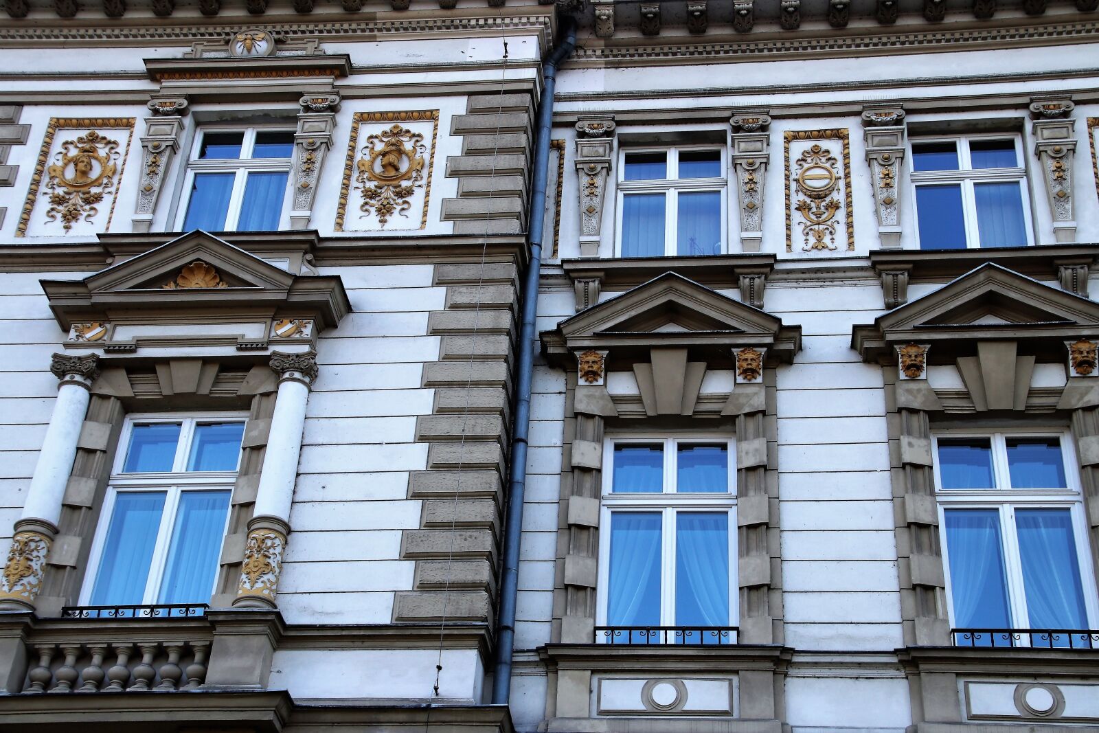 Canon EOS 80D sample photo. Facade, old house, architecture photography