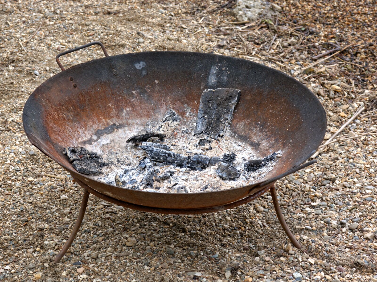 55.0-200.0mm f/4.0-f/5.6 sample photo. Fire bowl, shell, metal photography