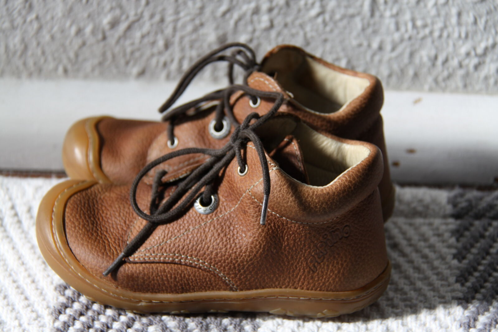 Canon EOS 50D + Canon EF-S 18-200mm F3.5-5.6 IS sample photo. Baby, shoes, children, kids photography