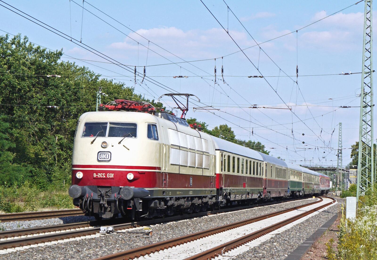 Panasonic Lumix DMC-G1 sample photo. Train, locomotive, vehicle, travel photography