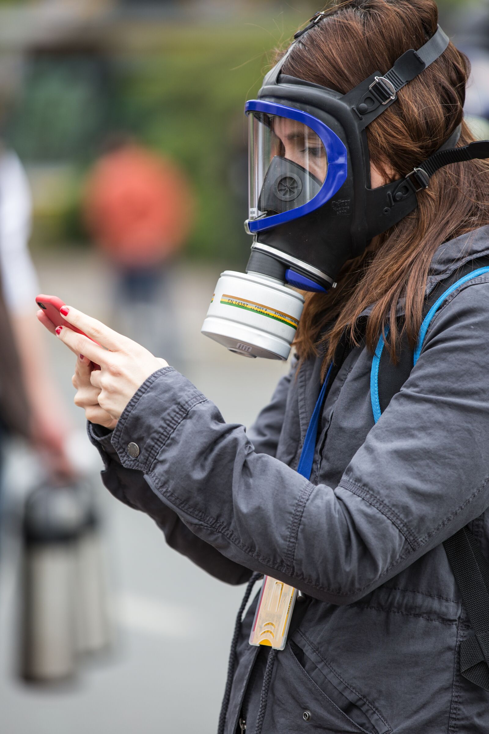 Canon EOS 5D Mark III sample photo. Gas mask, phone, woman photography