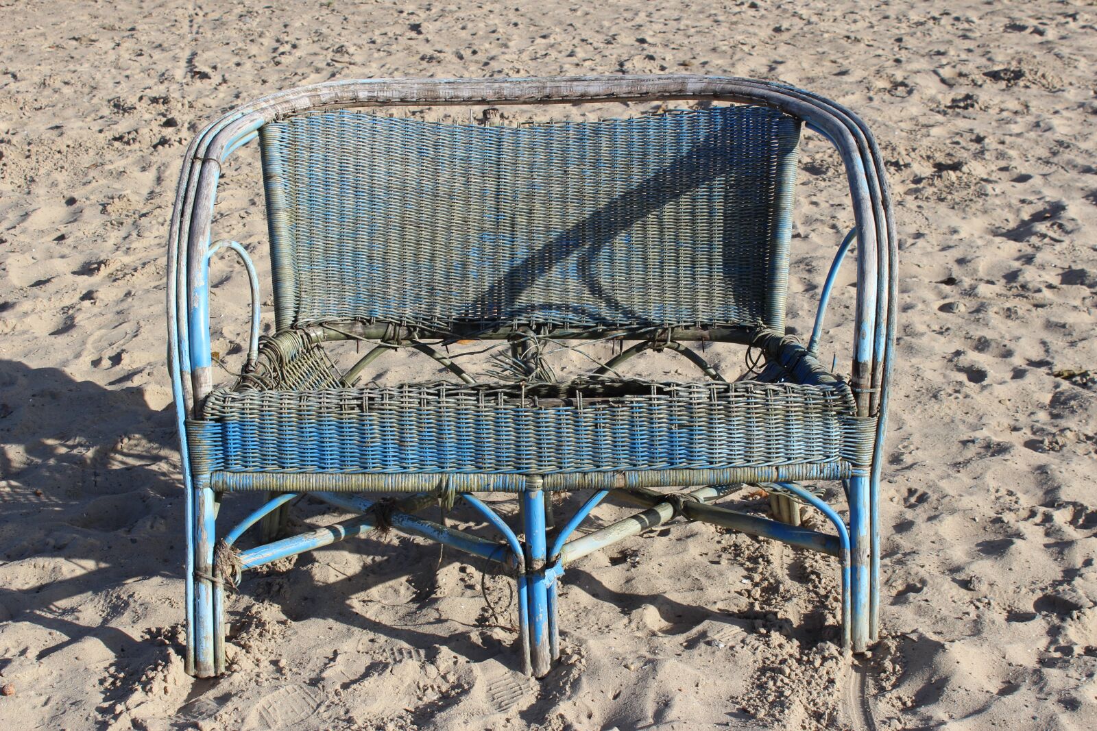 Canon EOS 1300D (EOS Rebel T6 / EOS Kiss X80) sample photo. Empty, seat, summer photography