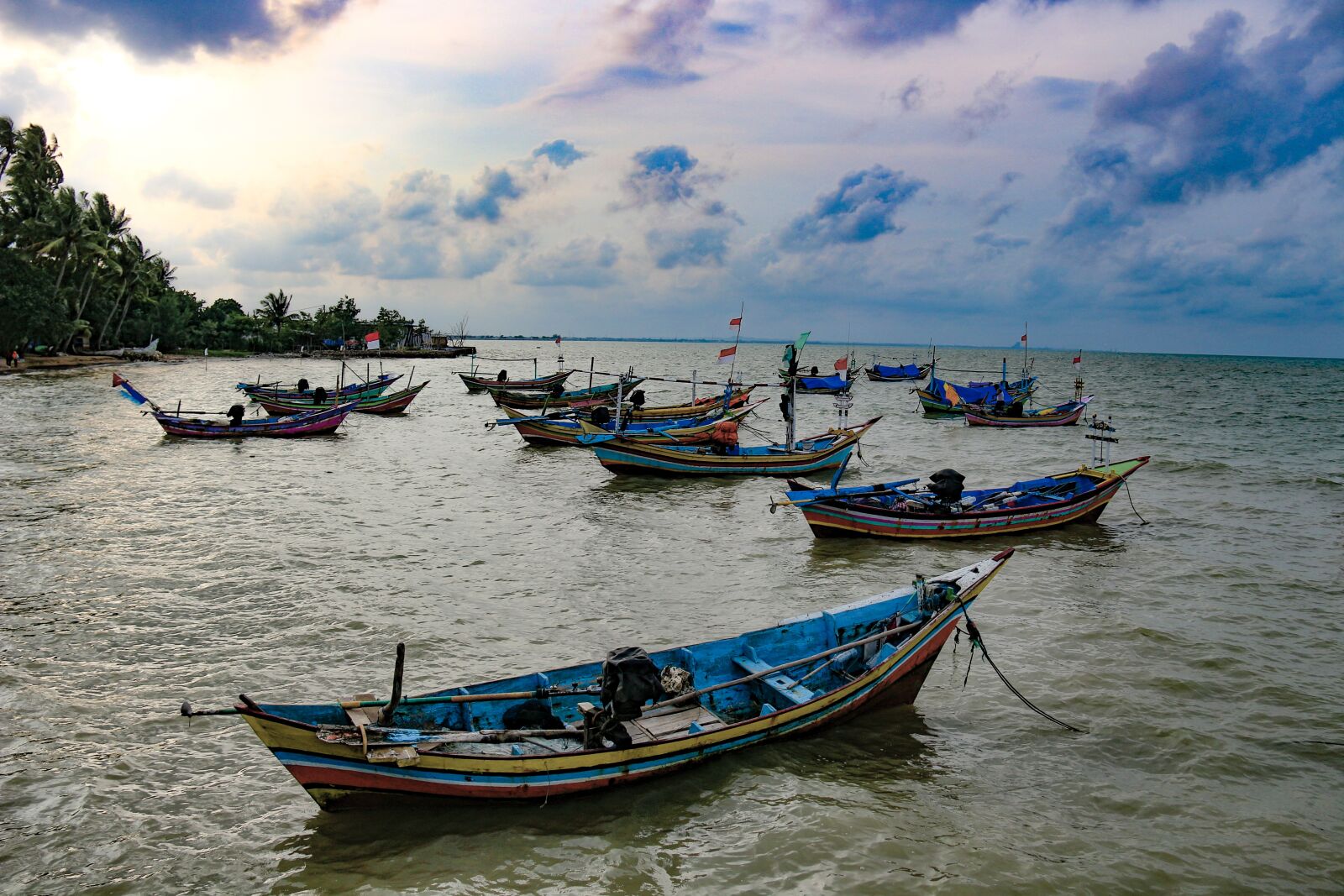 Canon EOS 100D (EOS Rebel SL1 / EOS Kiss X7) sample photo. Boat, beach, sun photography