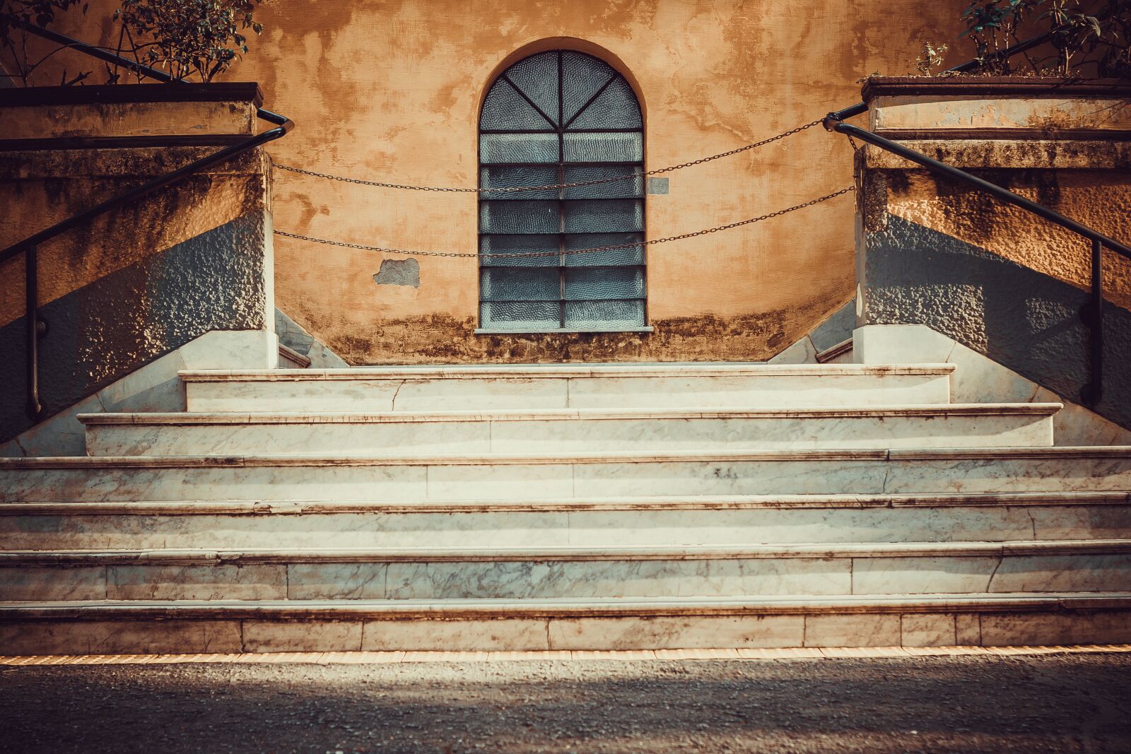 Canon EOS 750D (EOS Rebel T6i / EOS Kiss X8i) sample photo. Ladder, home, architecture photography