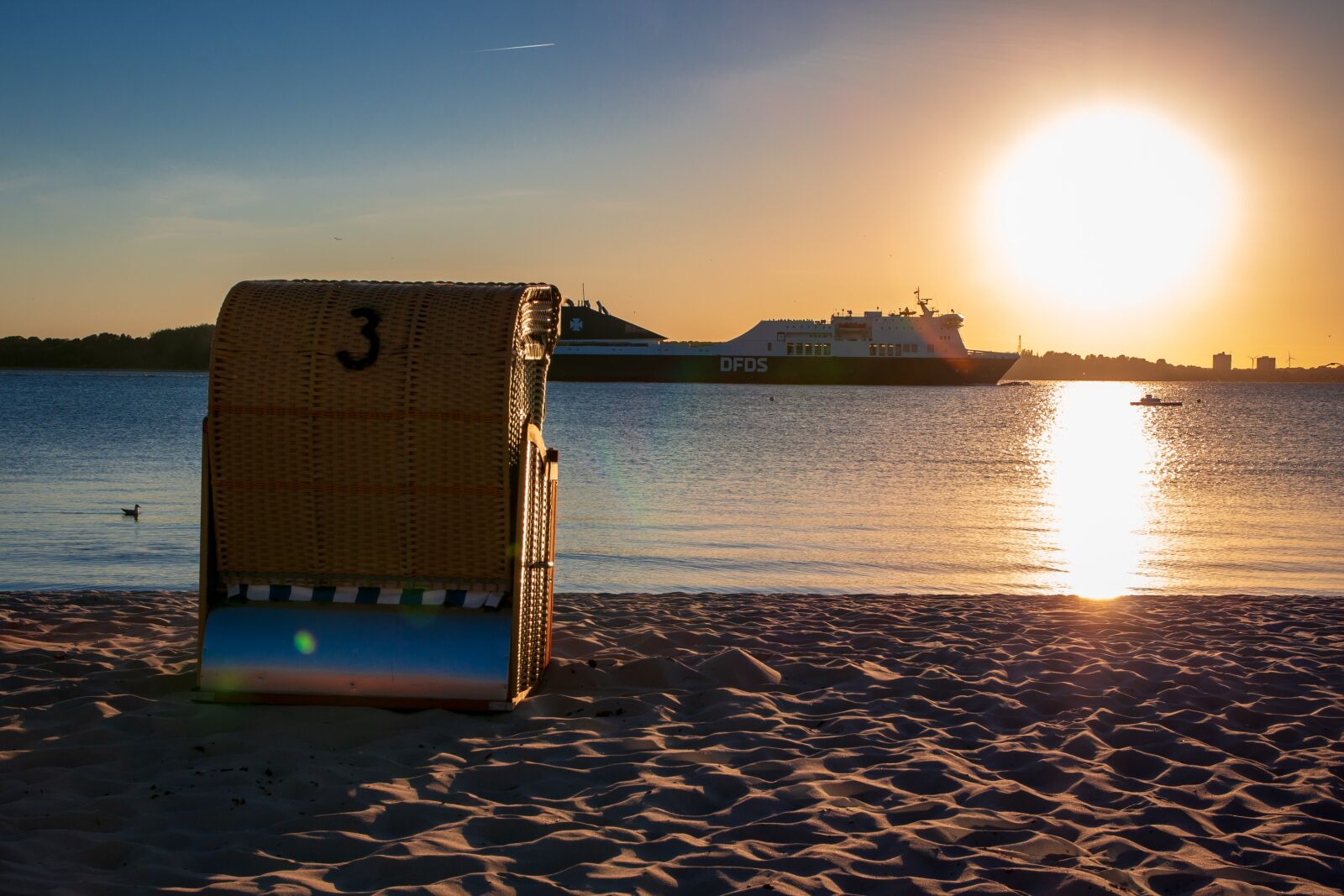 Canon EOS 700D (EOS Rebel T5i / EOS Kiss X7i) sample photo. Sunset, summer, laboe photography