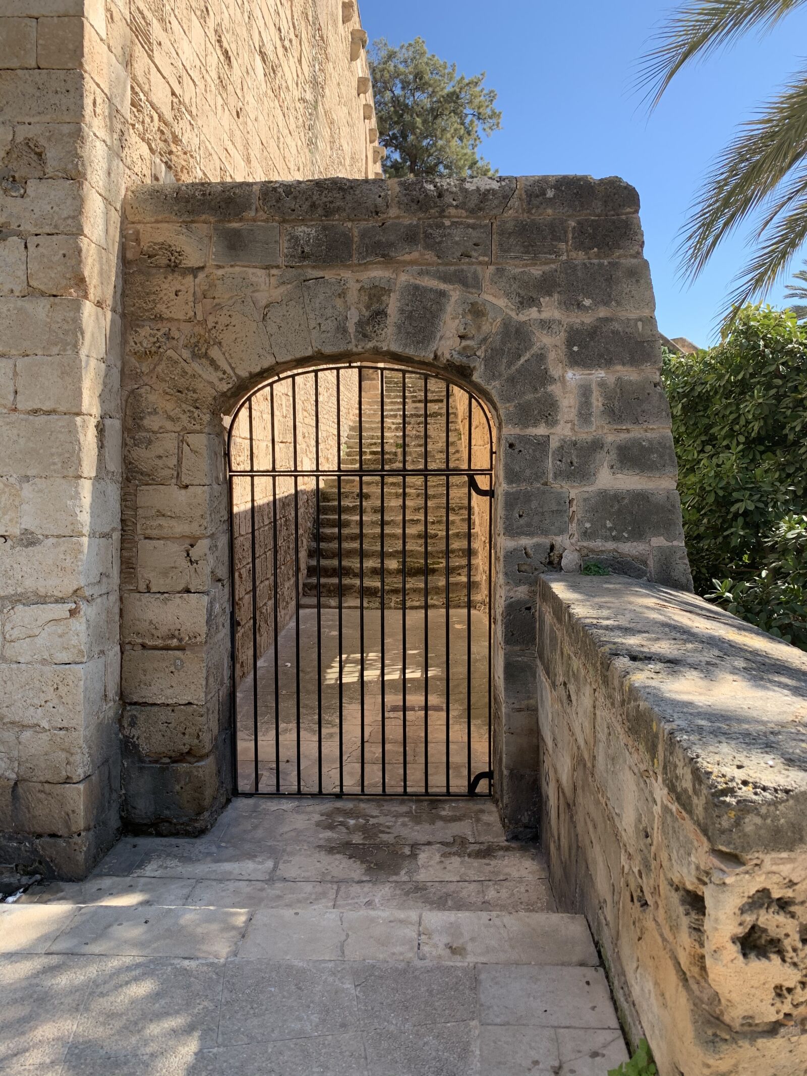 Apple iPhone XR sample photo. Mallorca, goal, church photography