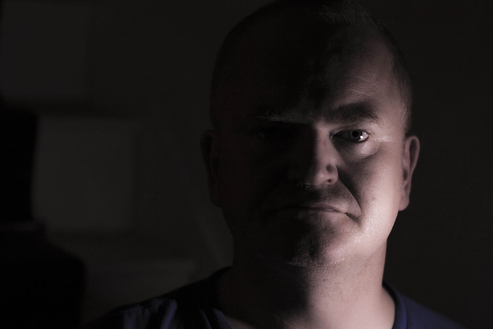 Canon EOS 500D (EOS Rebel T1i / EOS Kiss X3) sample photo. Mans, face, shadows photography