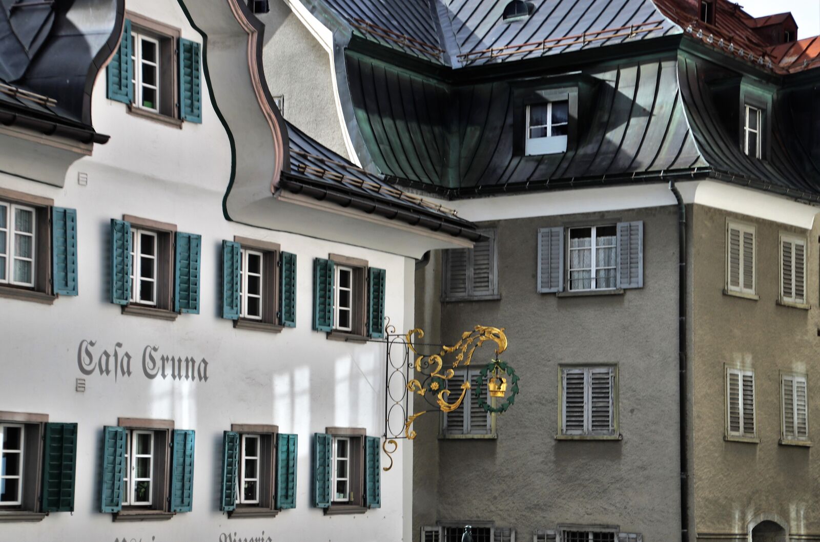 Canon EOS 80D sample photo. Alpine village, old windows photography
