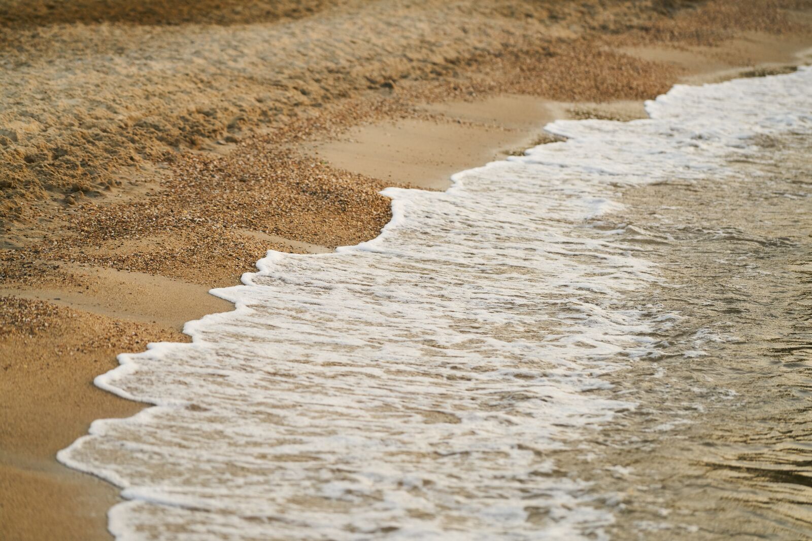 Sony FE 70-200mm F4 G OSS sample photo. Waves, beach, wave photography