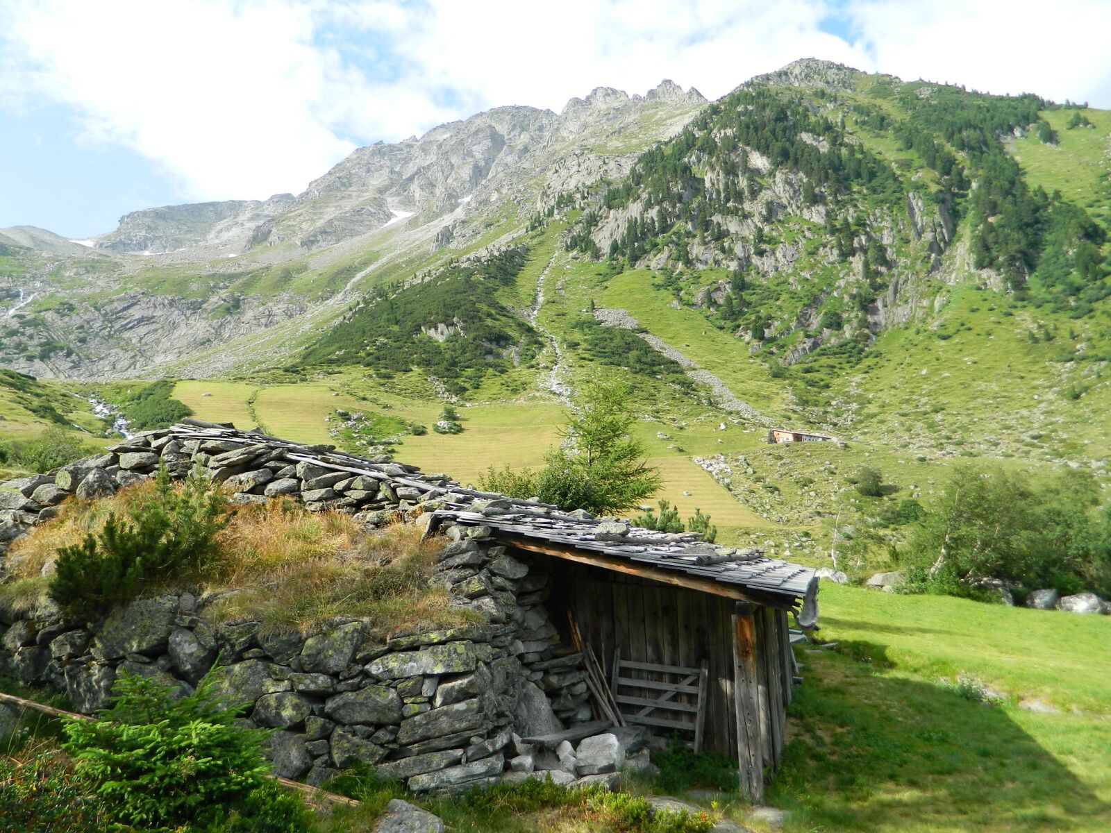 Nikon Coolpix L120 sample photo. Herdsman, house, chalet photography