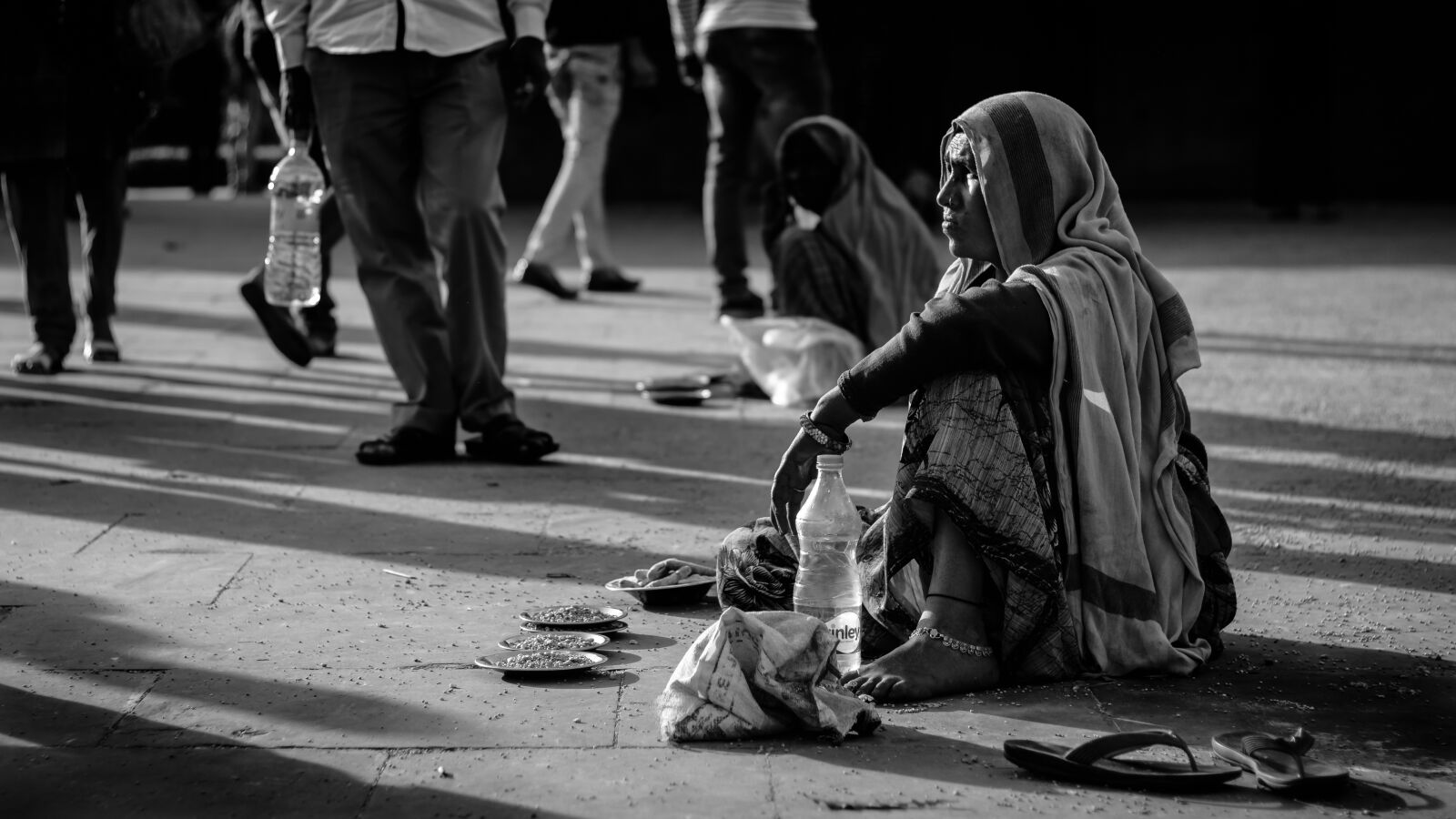 Canon EOS 7D Mark II sample photo. Street, beggar, woman photography