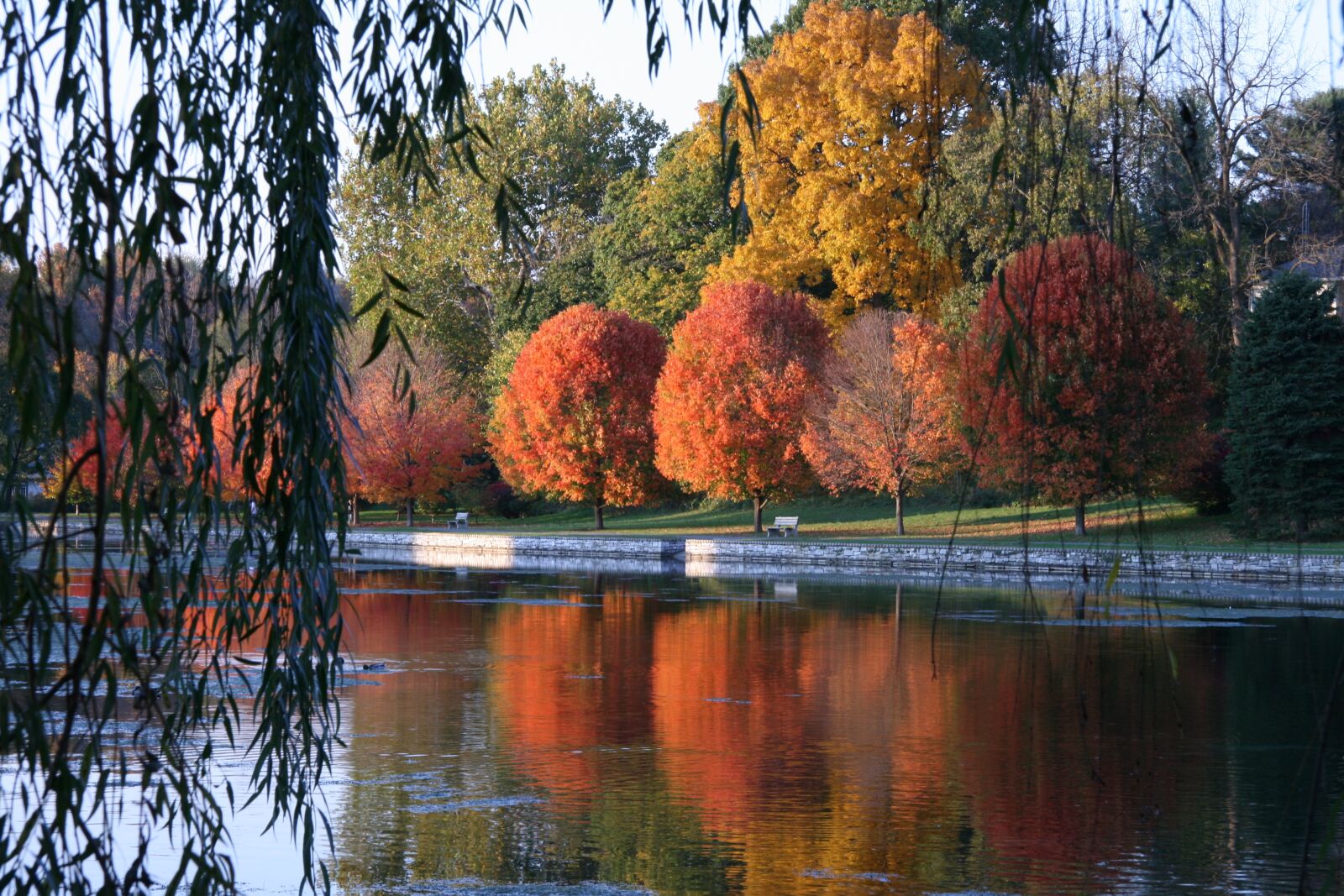 Canon EOS 400D (EOS Digital Rebel XTi / EOS Kiss Digital X) sample photo. Fall, lake, landscape photography