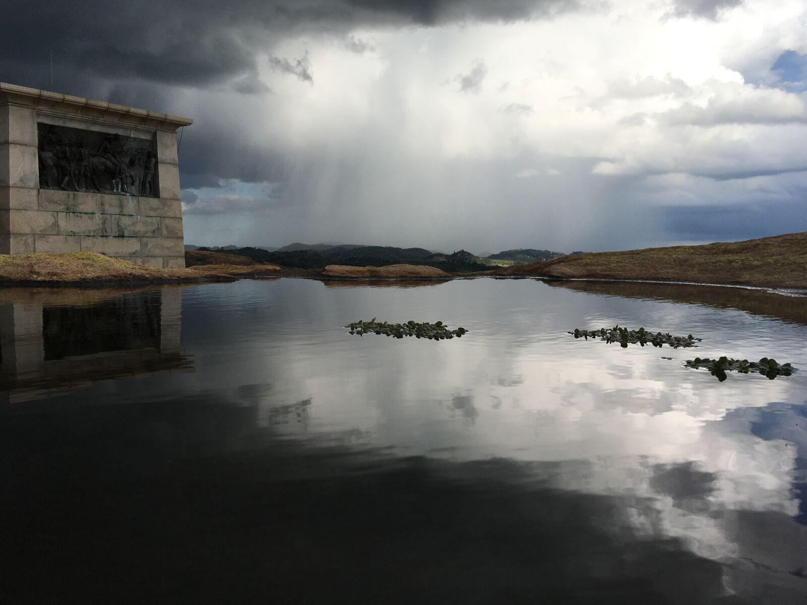 iPhone SE back camera 4.15mm f/2.2 sample photo. Monument, rain, reflection photography