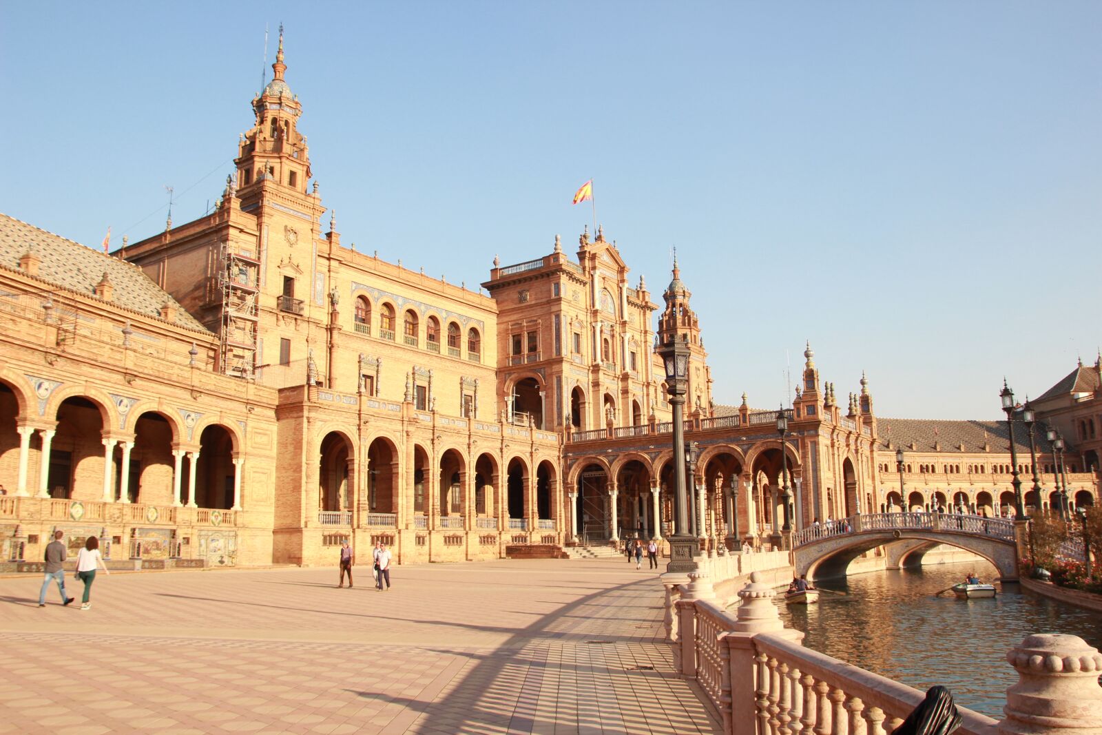 Canon EOS 600D (Rebel EOS T3i / EOS Kiss X5) sample photo. Spain, seville spain square photography