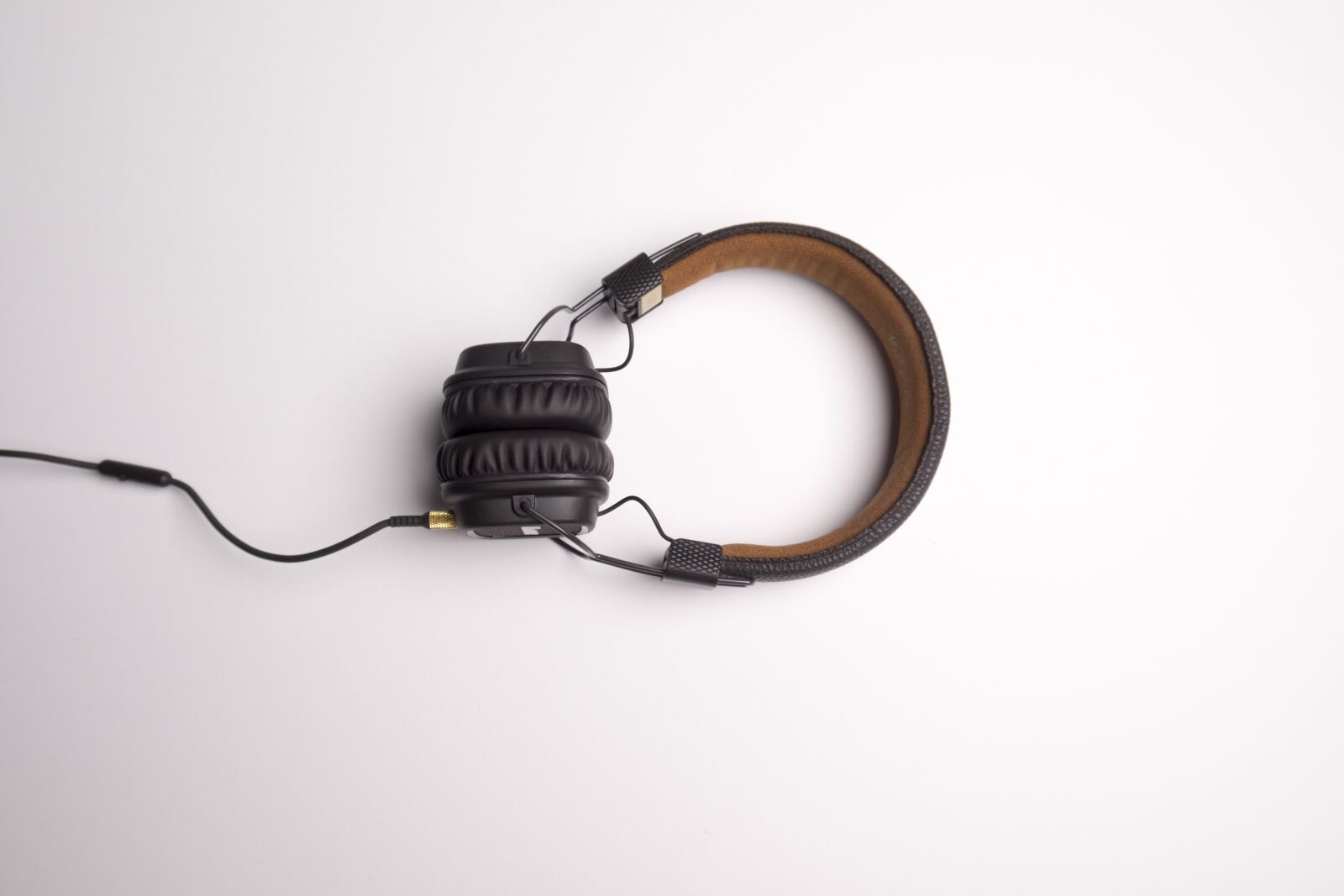 Fujifilm X-T10 sample photo. Headphone, headphones, listening photography