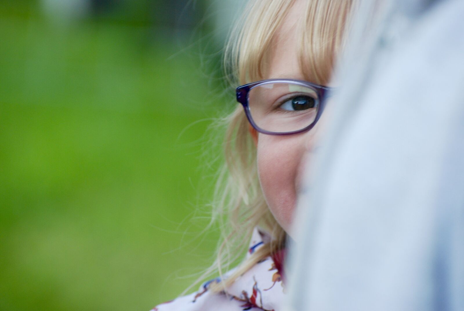 Nikon D80 sample photo. Shy, little, girl photography