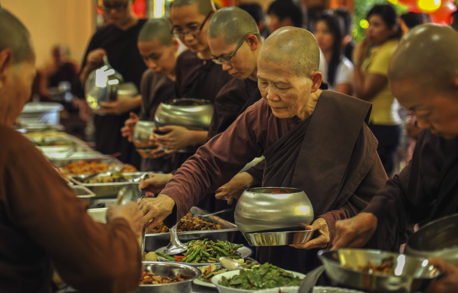 Nikon D3 sample photo. Theravada buddhism, nuns taking photography