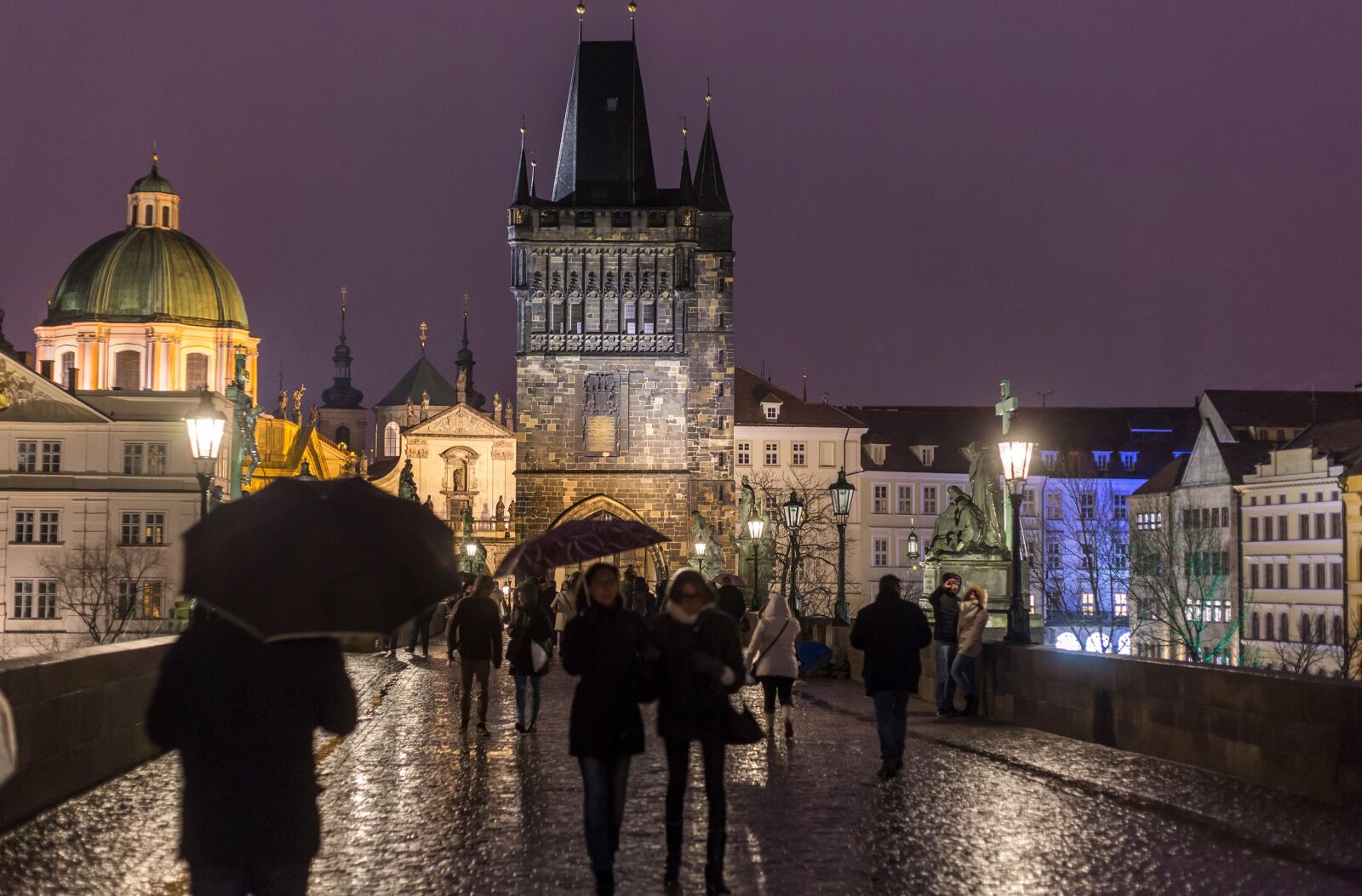 Canon EF 50mm F1.8 II sample photo. Prague, bridge, night photography