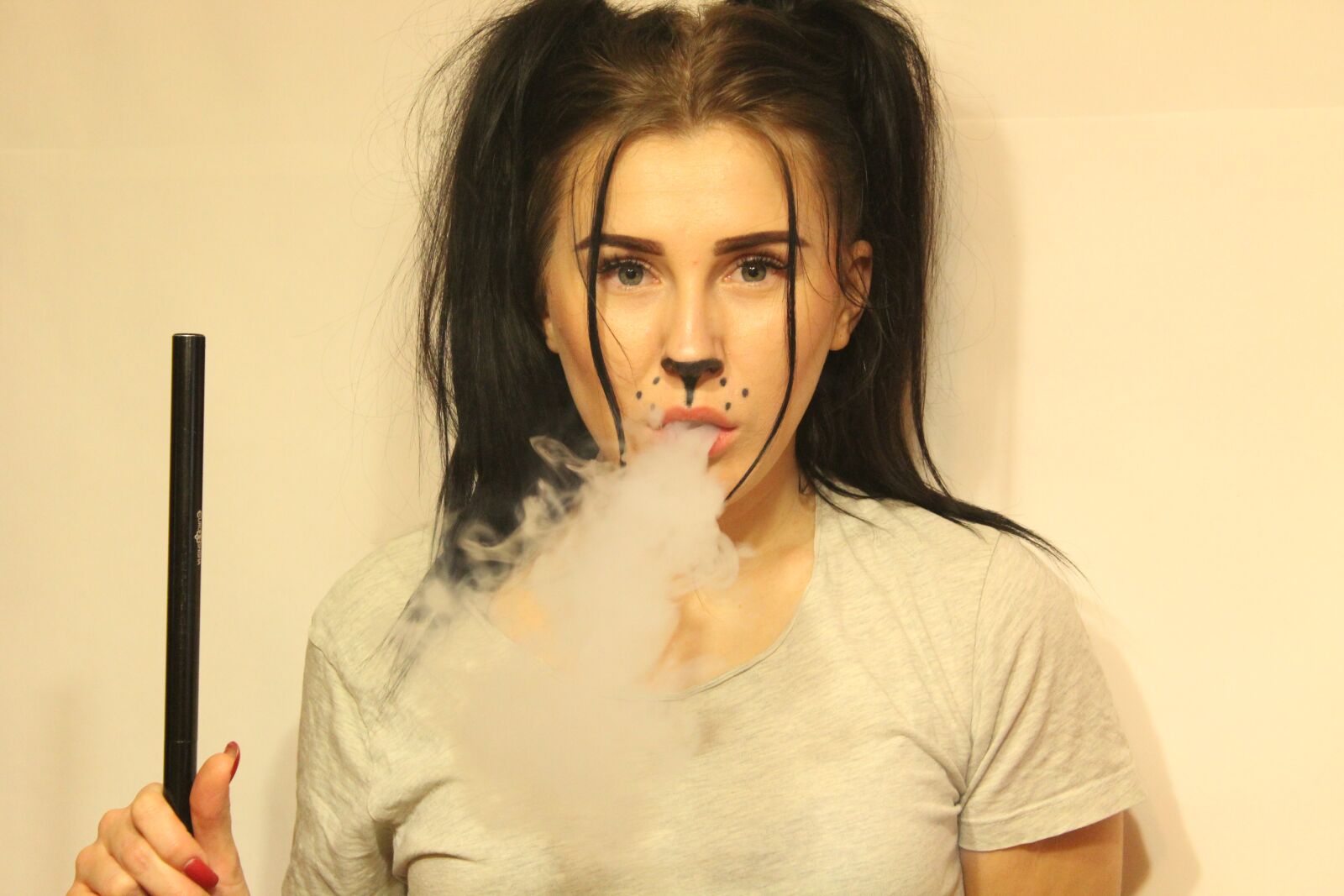 Canon EOS 1200D (EOS Rebel T5 / EOS Kiss X70 / EOS Hi) sample photo. Hookah, girl, smoke photography