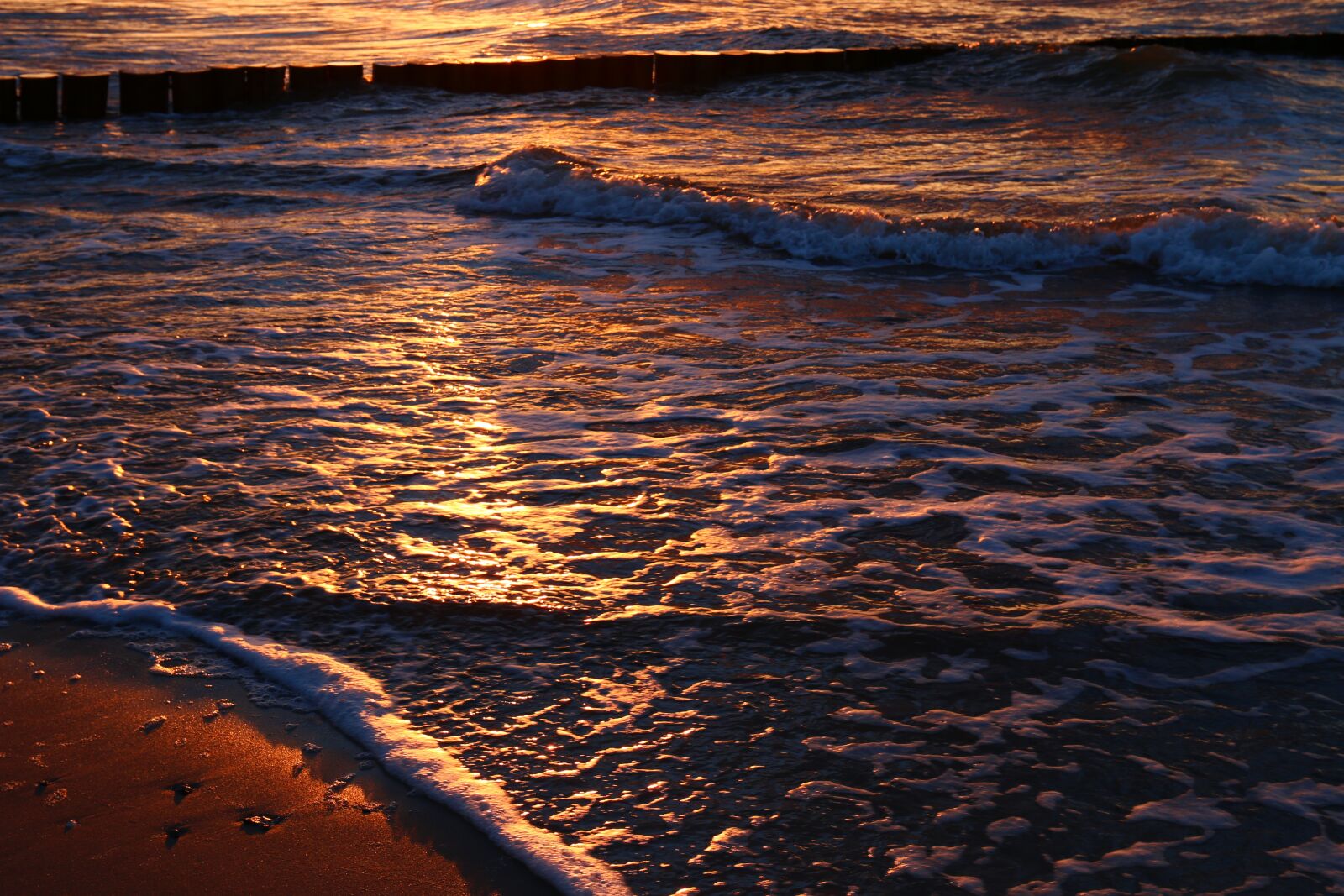 Canon EOS 70D + Canon EF 16-35mm F4L IS USM sample photo. Waters, sunset, ocean photography