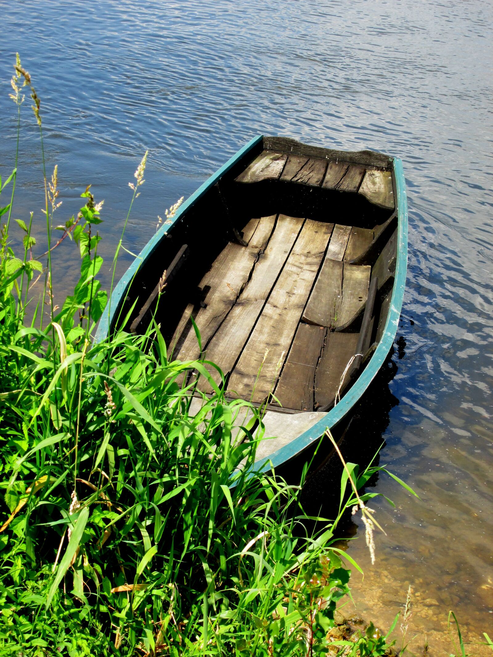 Canon PowerShot A2500 sample photo. Boat, river, water photography