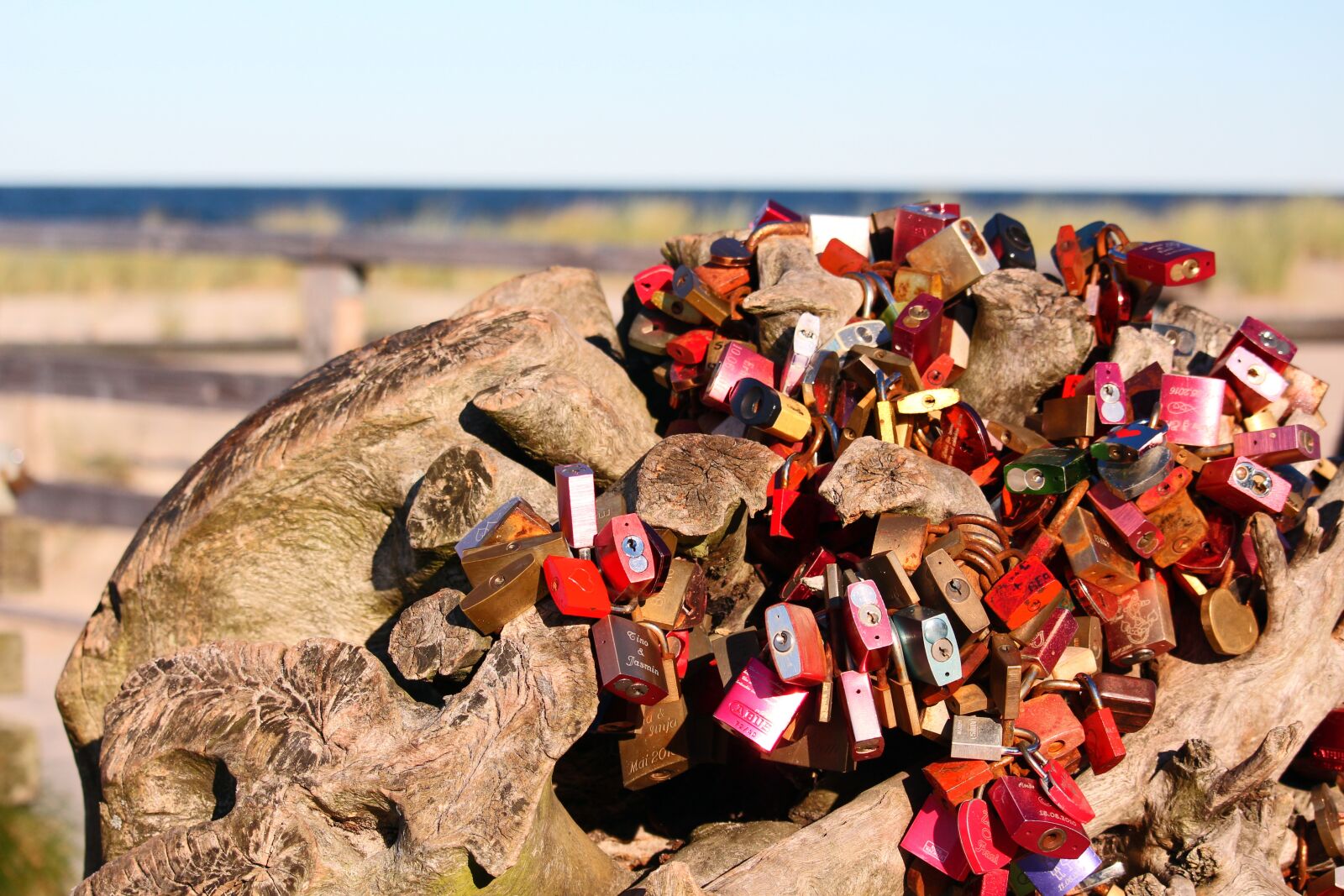 Canon EF-S 55-250mm F4-5.6 IS STM sample photo. Castles, love locks, heart photography