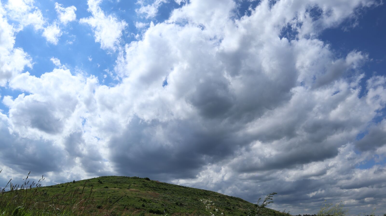 Canon EOS M100 sample photo. Clouds, mountain, sky photography