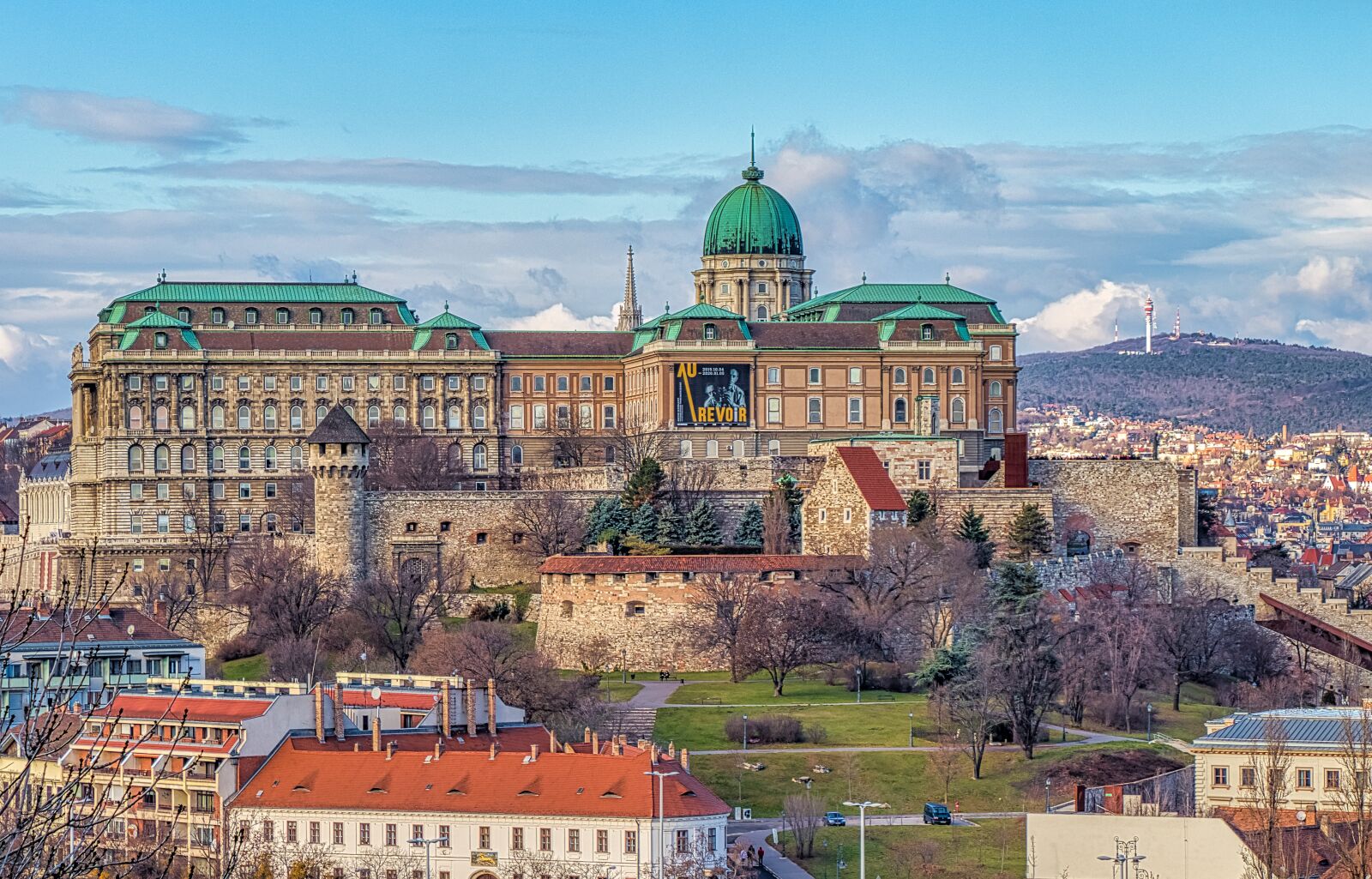 Canon EOS 80D + Canon EF-S 18-135mm F3.5-5.6 IS USM sample photo. Budapest, castle, architecture photography